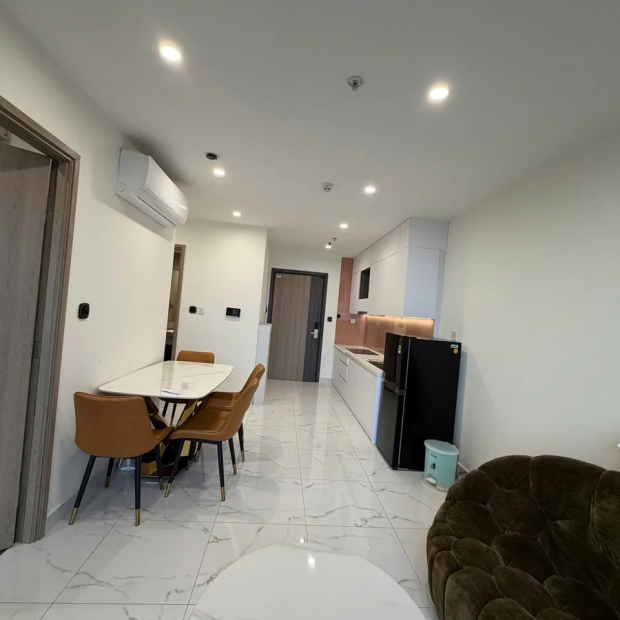 Gạch Viglacera 80x80 bóng kính vân đá trắng Mar2101 phòng khách hiện đại