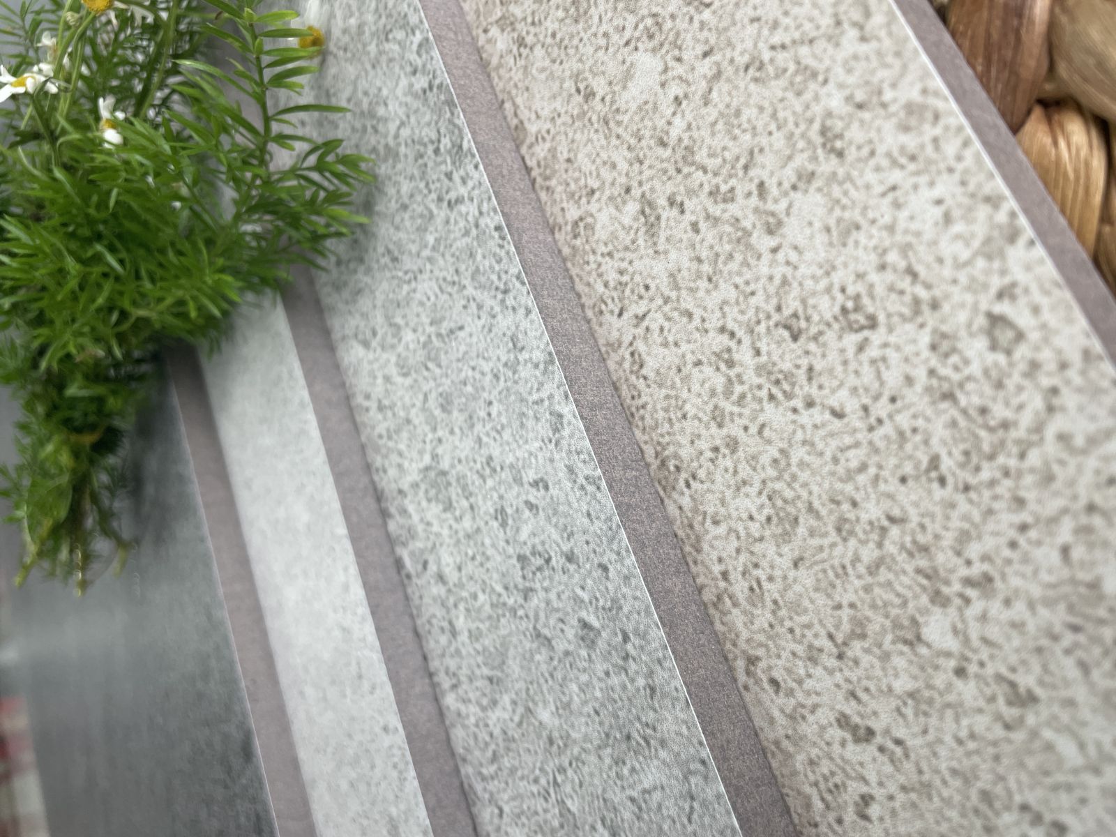 Chi tiết xương, bề mặt Microdio Surface trên gạch lát nền 80x80 vân đá màu ghi sáng TTC10