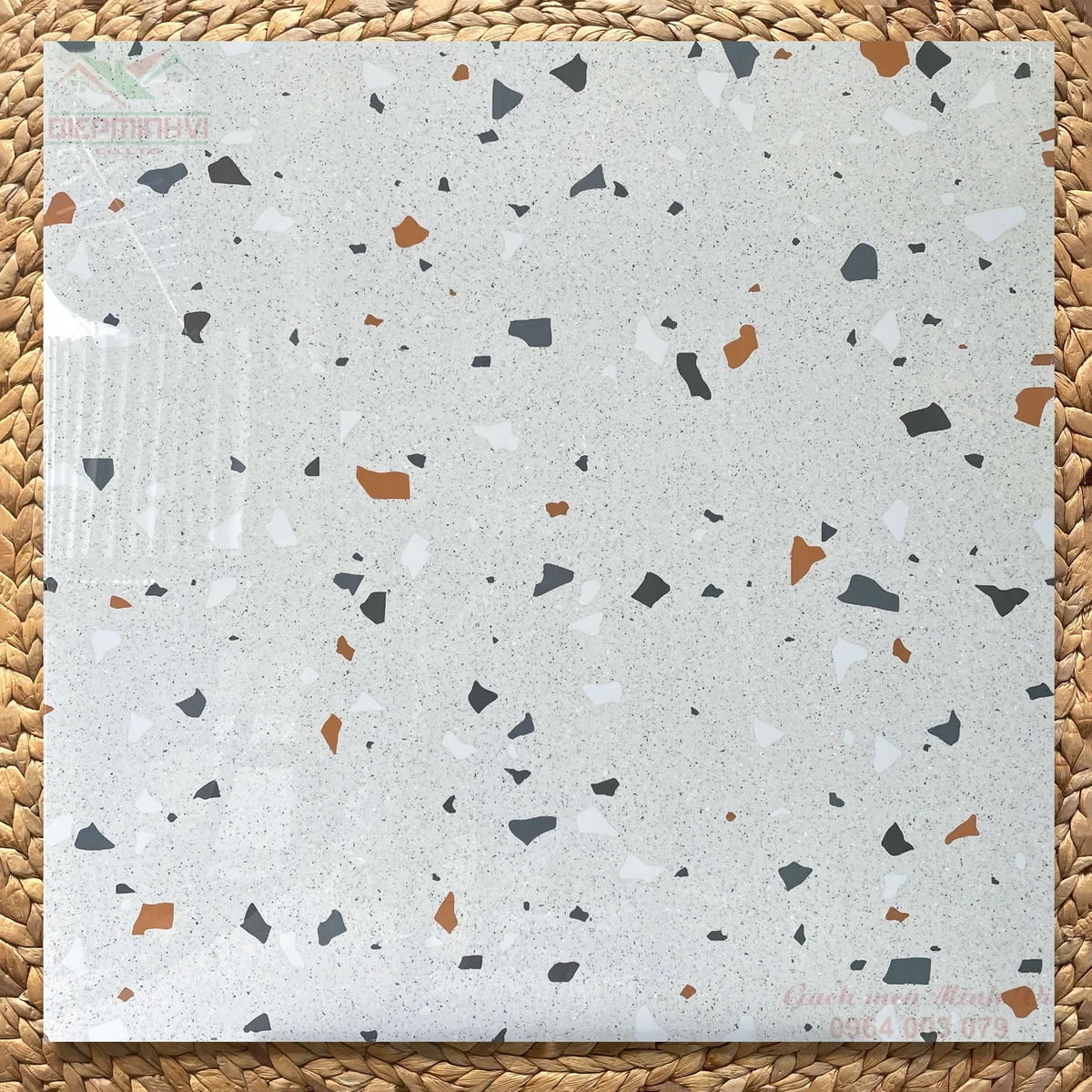 Gạch 80x80 bóng kính Terrazzo trắng hạt nâu xám cao cấp lát nền phòng khách hiện đại