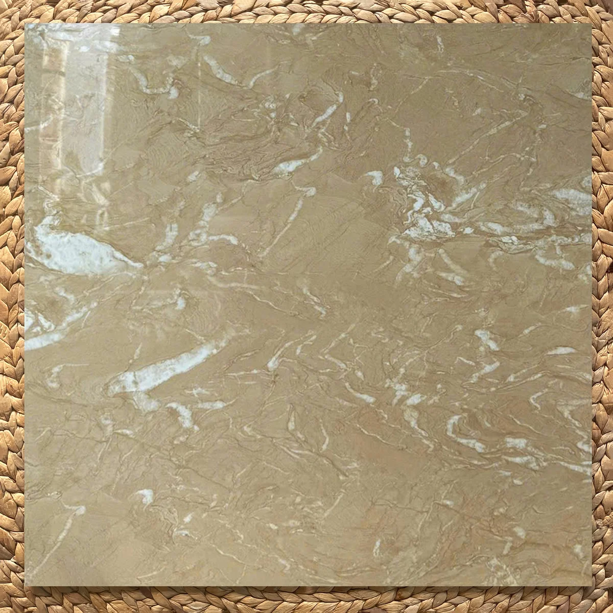 Bề mặt gạch bóng kính 80x80 vân đá vàng kem marble men bóng cao cấp