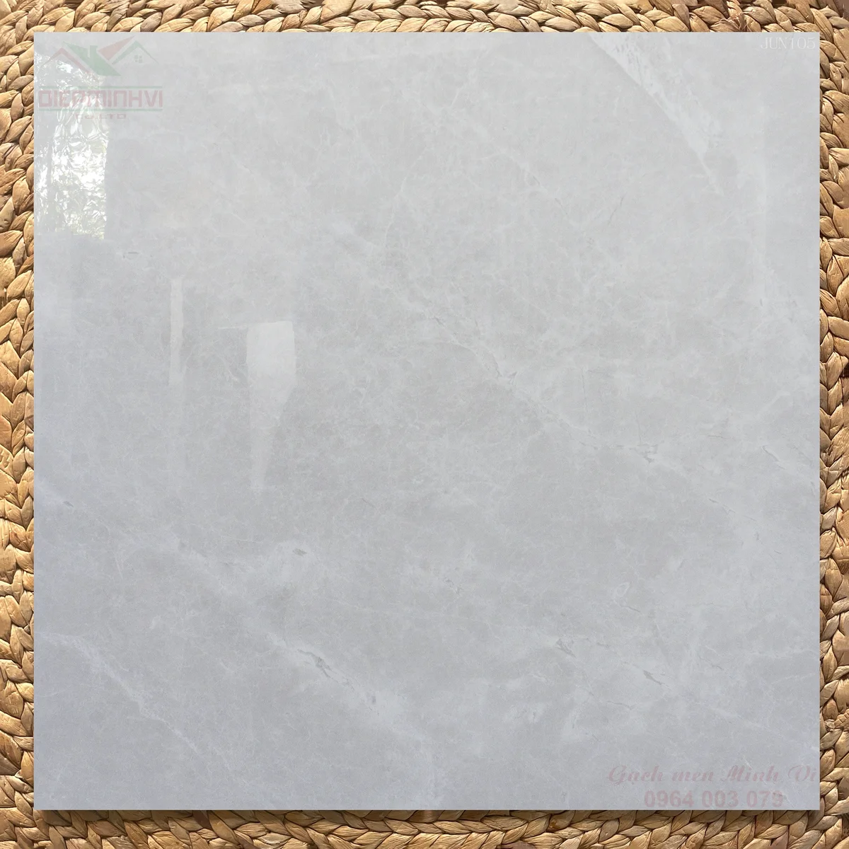 Gạch bóng kính 80x80 vân đá xám nhạt bề mặt bóng kính tông màu ghi sáng 