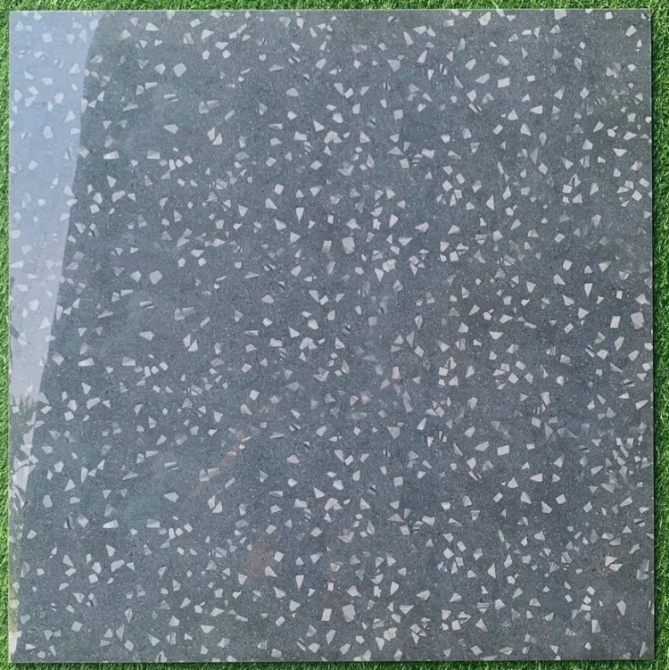 gạch terrazzo 80x80 màu xám bóng kính bề mặt bóng kính với họa tiết hạt đá trắng