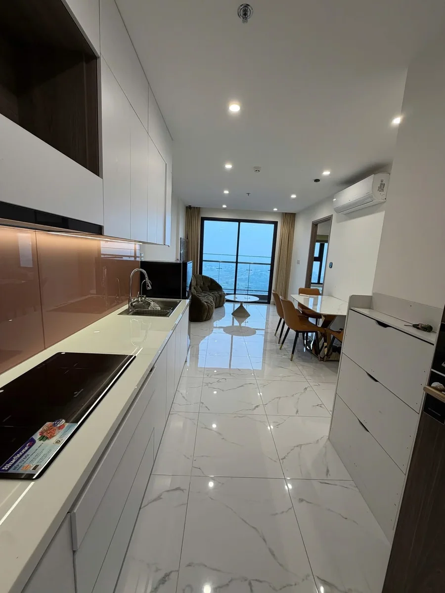 Phòng khách sử dụng gạch Viglacera 80x80 bóng kính vân đá trắng hiện đại